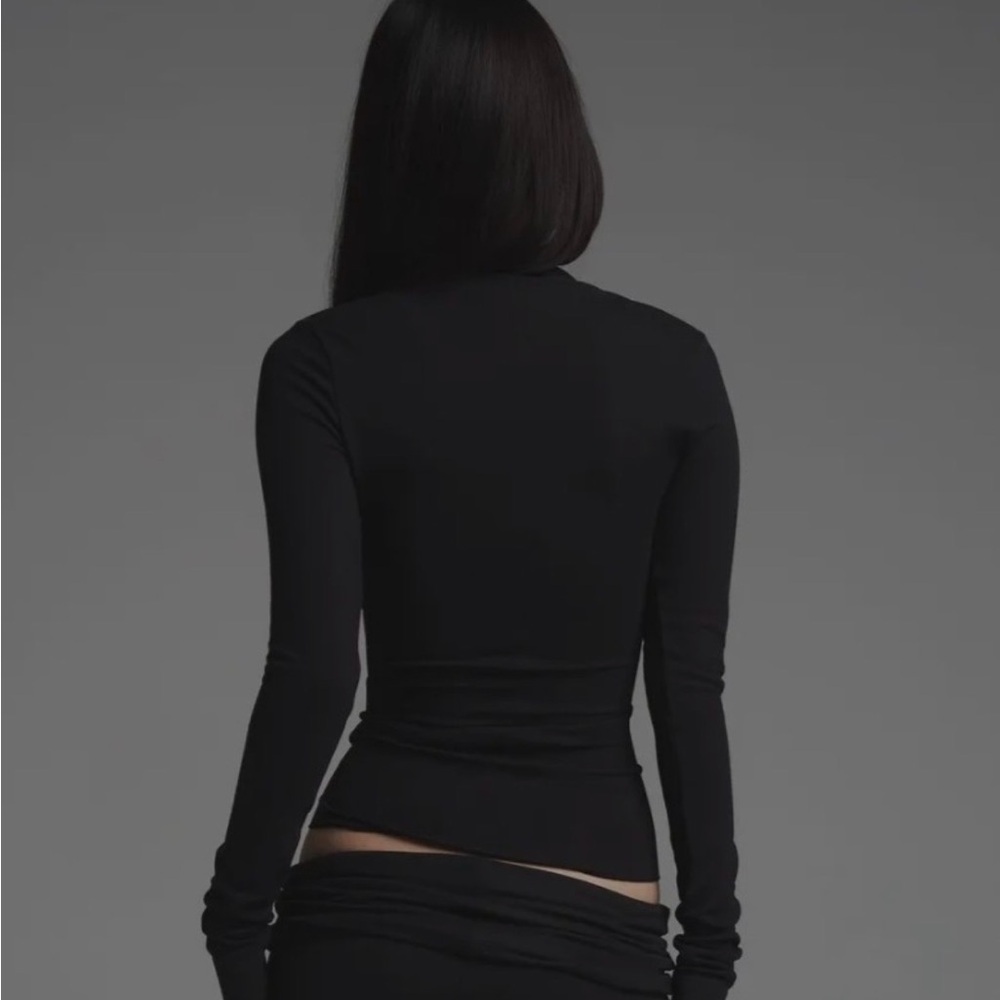 Skims Cloud Long Sleeve Asymmetrical Top Size Medium NWT - Picture 2 of 3